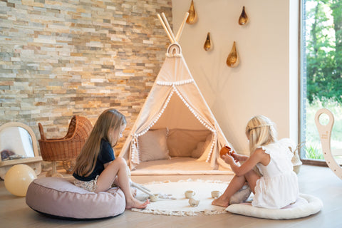 Moje. Tipi tent Latte (met pompons)